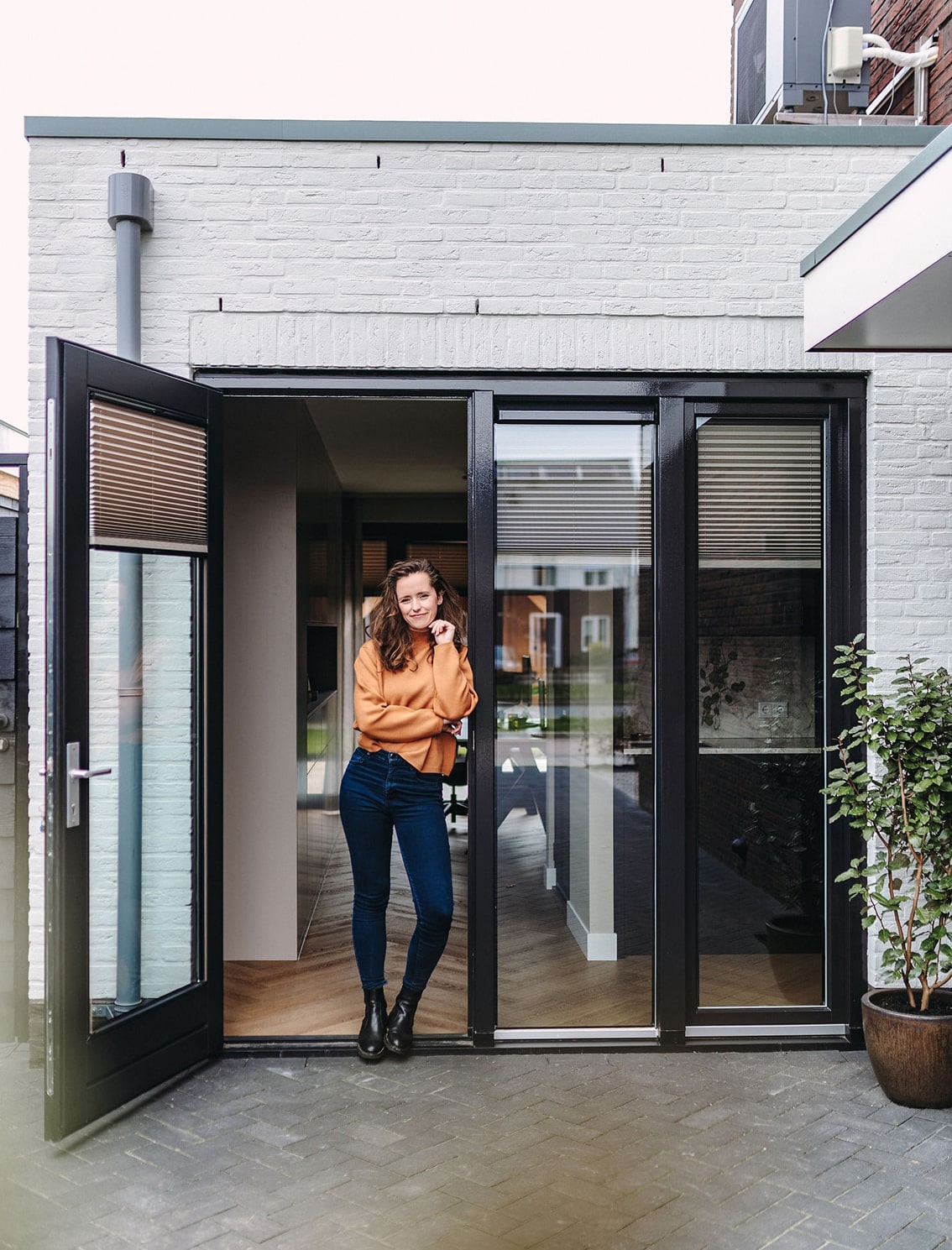 Freelance merk- en verpakkingsontwerp voor duurzame productmerken die in schappen van retail liggen.