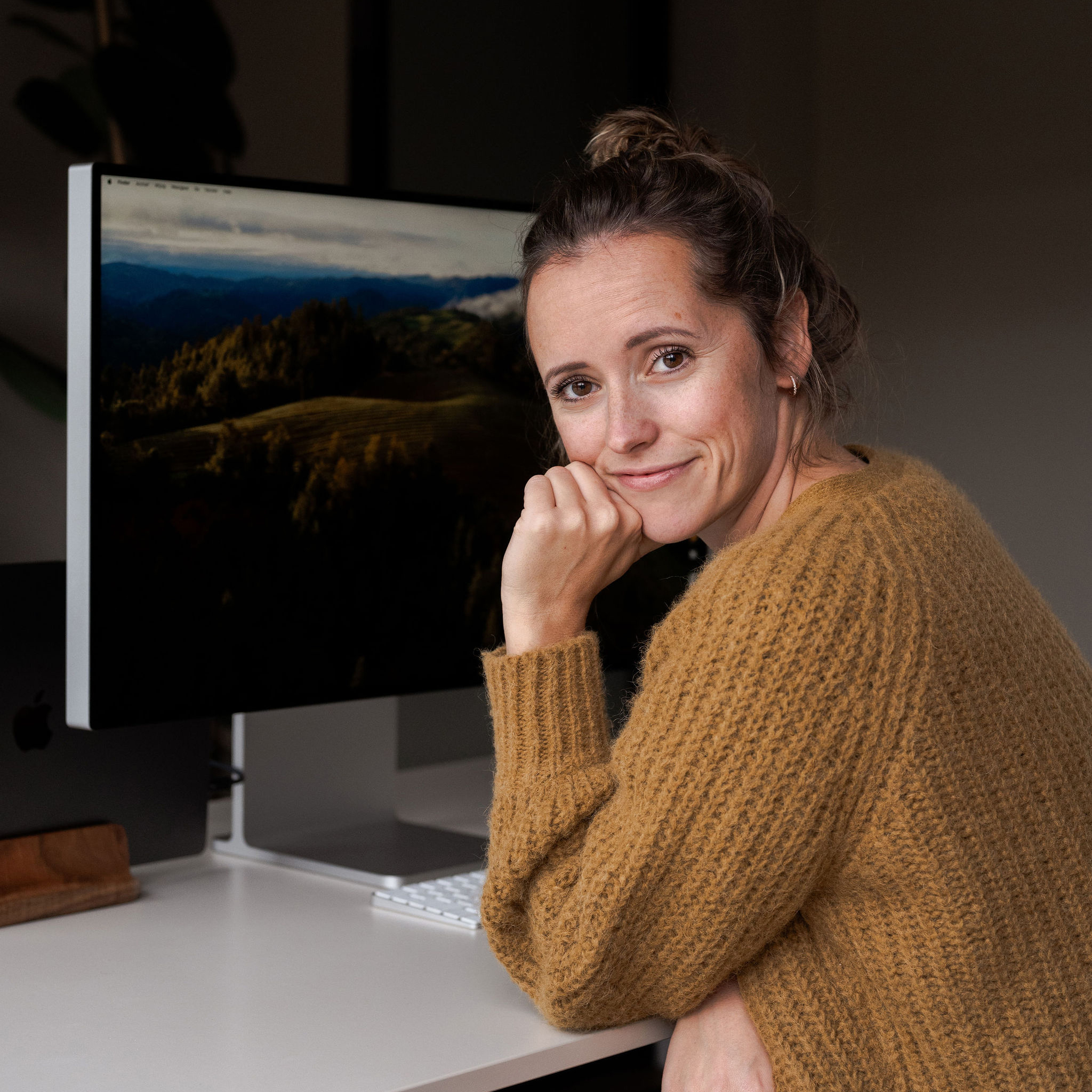 Als Strategisch Merk- en Verpakkingsontwerper wil ik de wereld een stukje mooier maken. Daarom help ik consumentenmerken, met een duurzame missie, met de ontwikkeling van een sterke visuele identiteit én verpakkingsontwerp. Zodat zij nog meer impact kunnen maken.